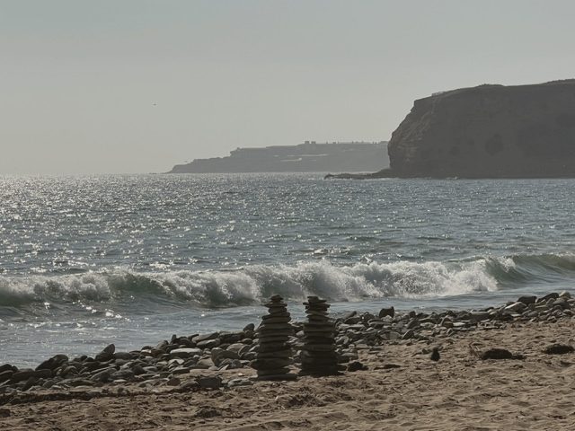 Waves breaking below the Palos Verdes bluffs